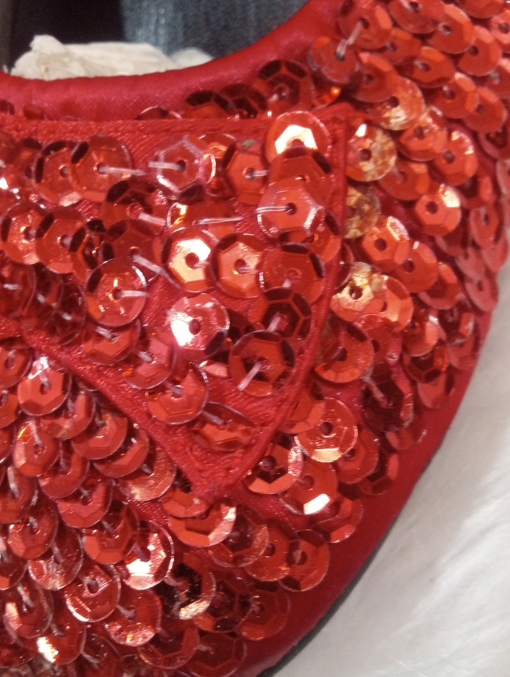 PLATS: RED SEQUINED SHOES - Picture 9 of 10